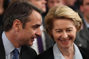 Fon der Laien, Mitsotakis