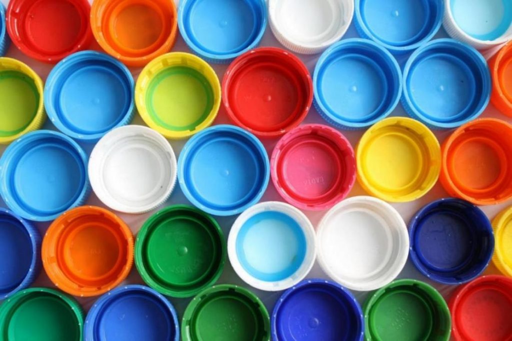 ανακύκλωση στα πλαστικά καπάκια
