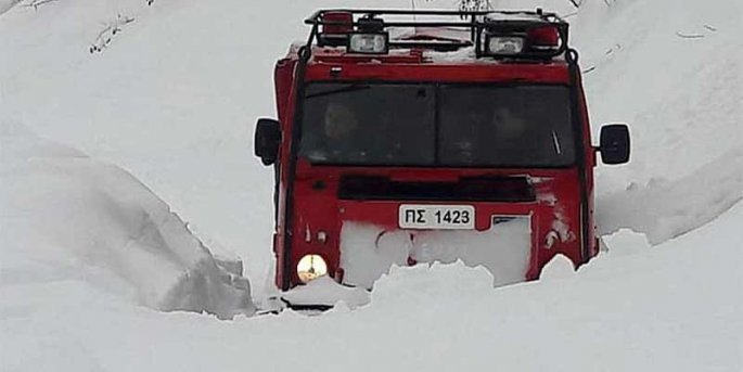 πυροσβεστικο οχημα χιονισμενο