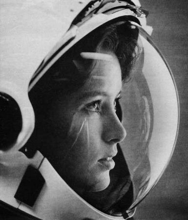 Η Anna Fisher, «η πρώτη μητέρα στο διάστημα»